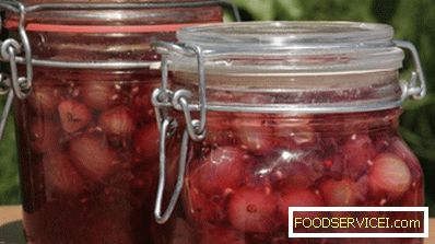 Gooseberries in raspberry juice