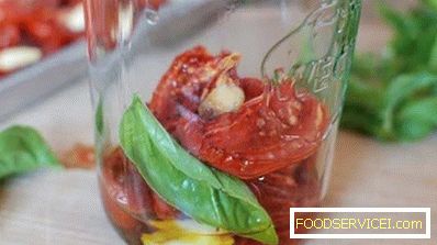 Sun-dried tomatoes with basil